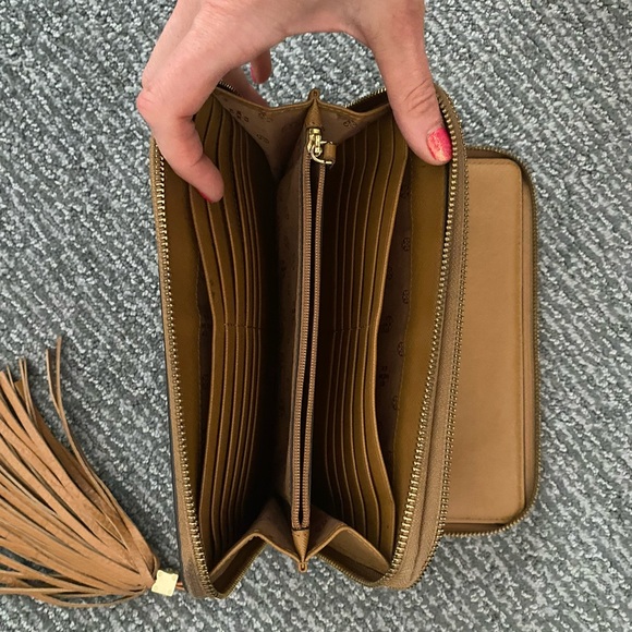 Tory Burch Thea Round Tote in Tan w/Wallet - Picture 10 of 10